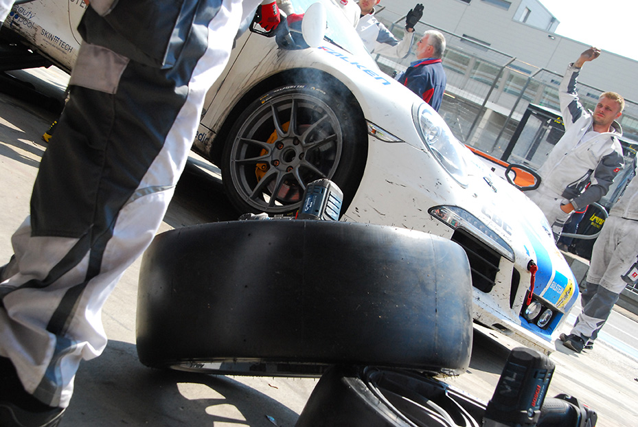 Fotoshooting - Boxengasse 24h Rennen Porsche | Marketingathleten
