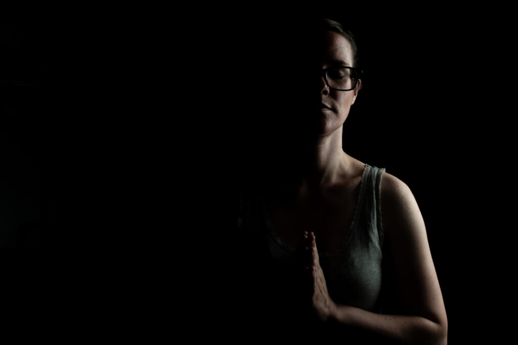 Fotoshooting - Wiedyoga Neuwied - Inken schwarz weiß | Marketingathleten